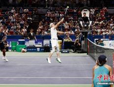 开云官网-意大利网球队险胜英国网球队，费德勒关键制胜的简单介绍