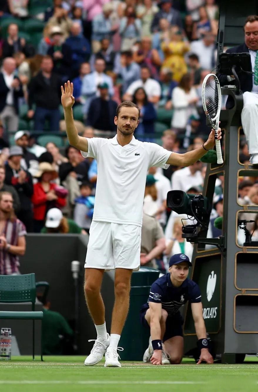 开云体育下载-美国网球队力克澳大利亚网球队，梅德韦杰夫制霸全场