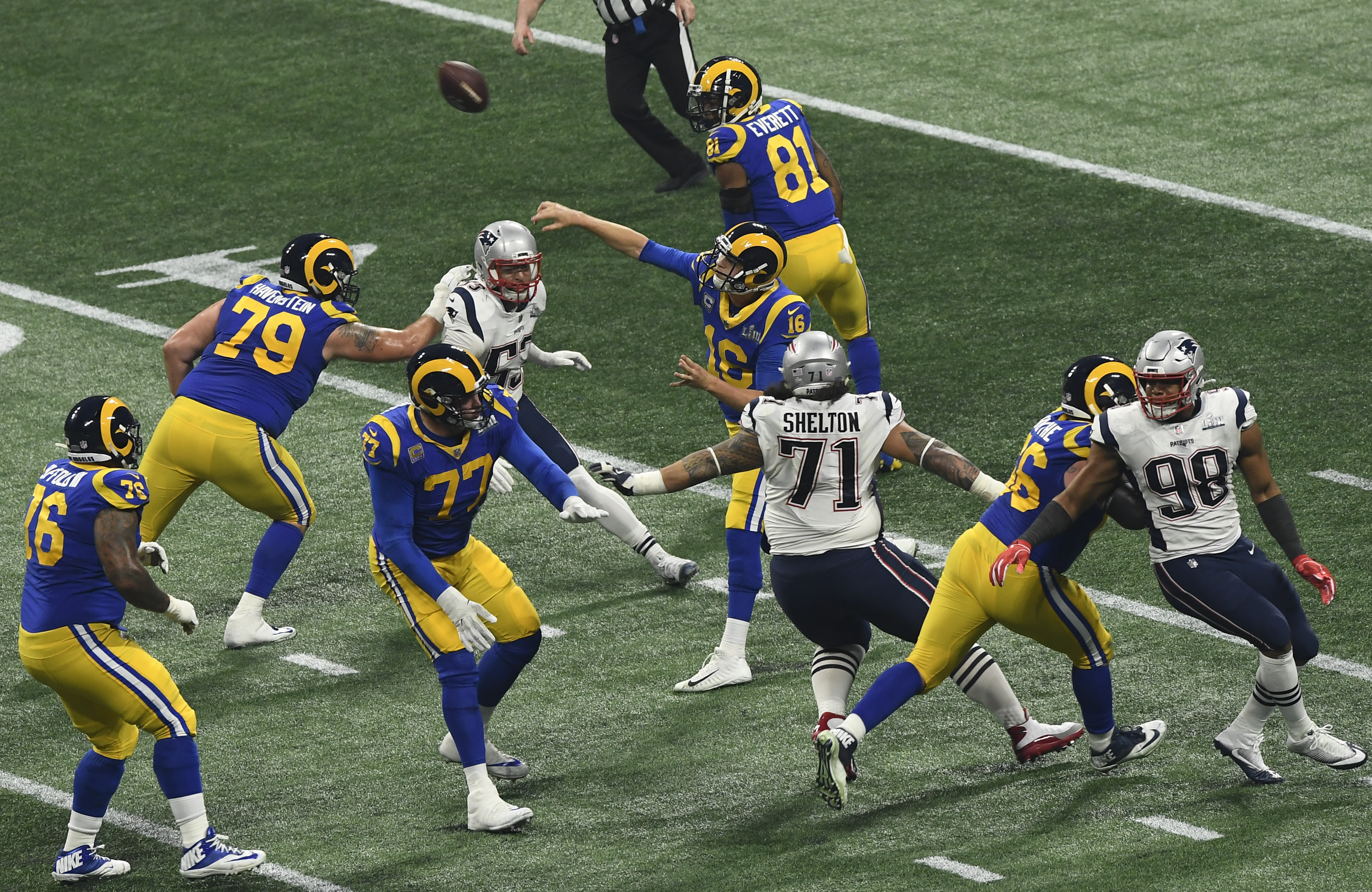 开云体育中国-包含冷门频出!橄榄球战况跌宕起伏的词条