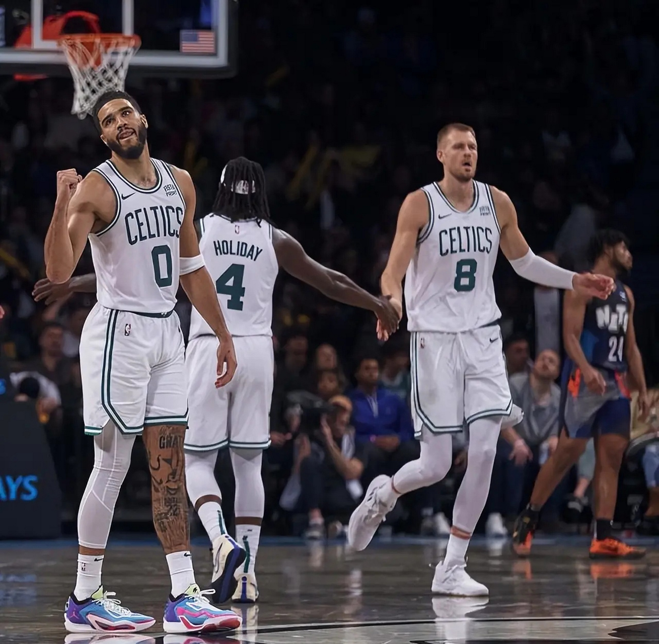 开云体育平台APP-凯尔特人轻取福建队，拉文惊艳四座