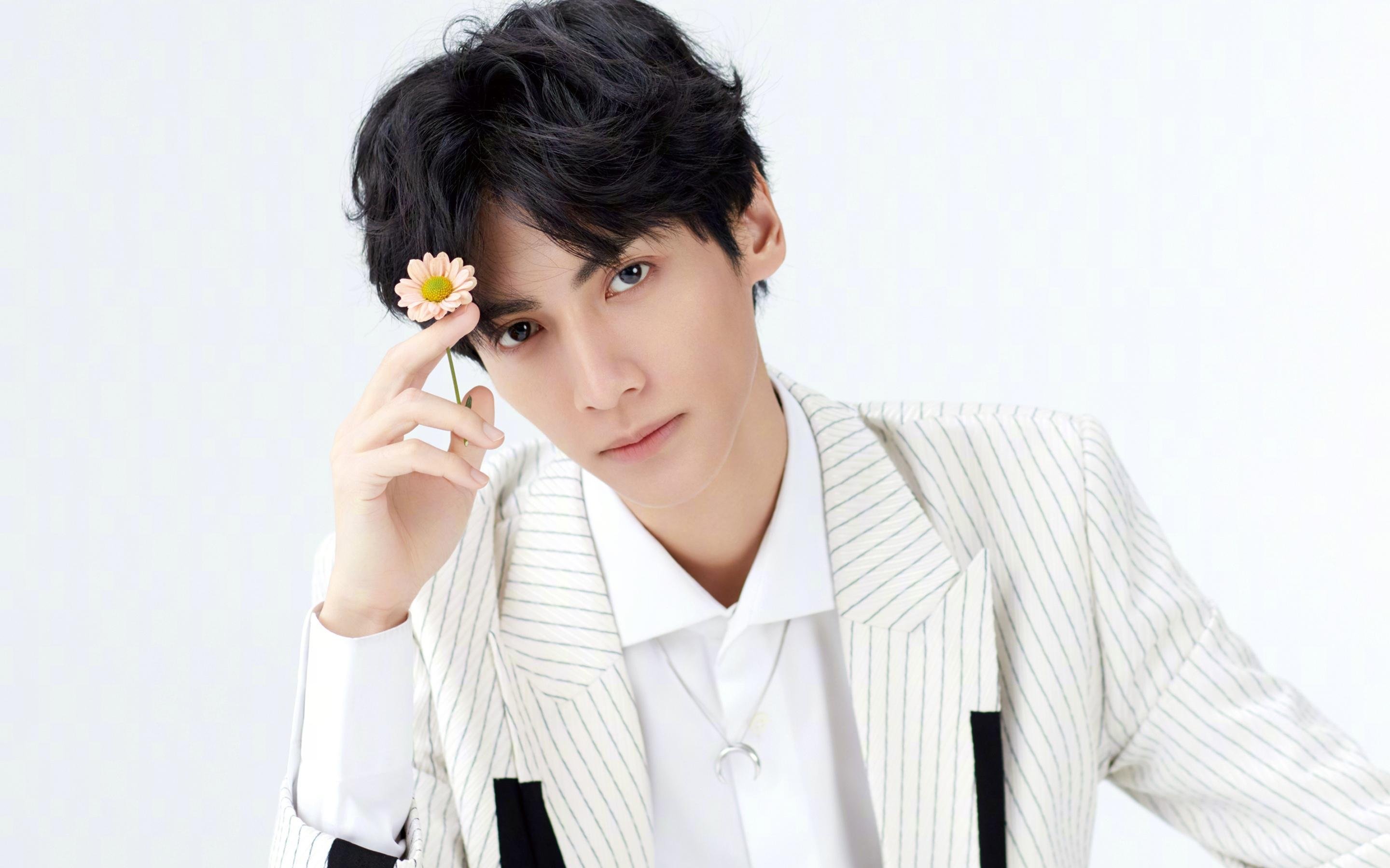 开云体育入口-孤星闪耀与群狼突围,当爱德华兹的刀锋遇上鹈鹕的蛛网