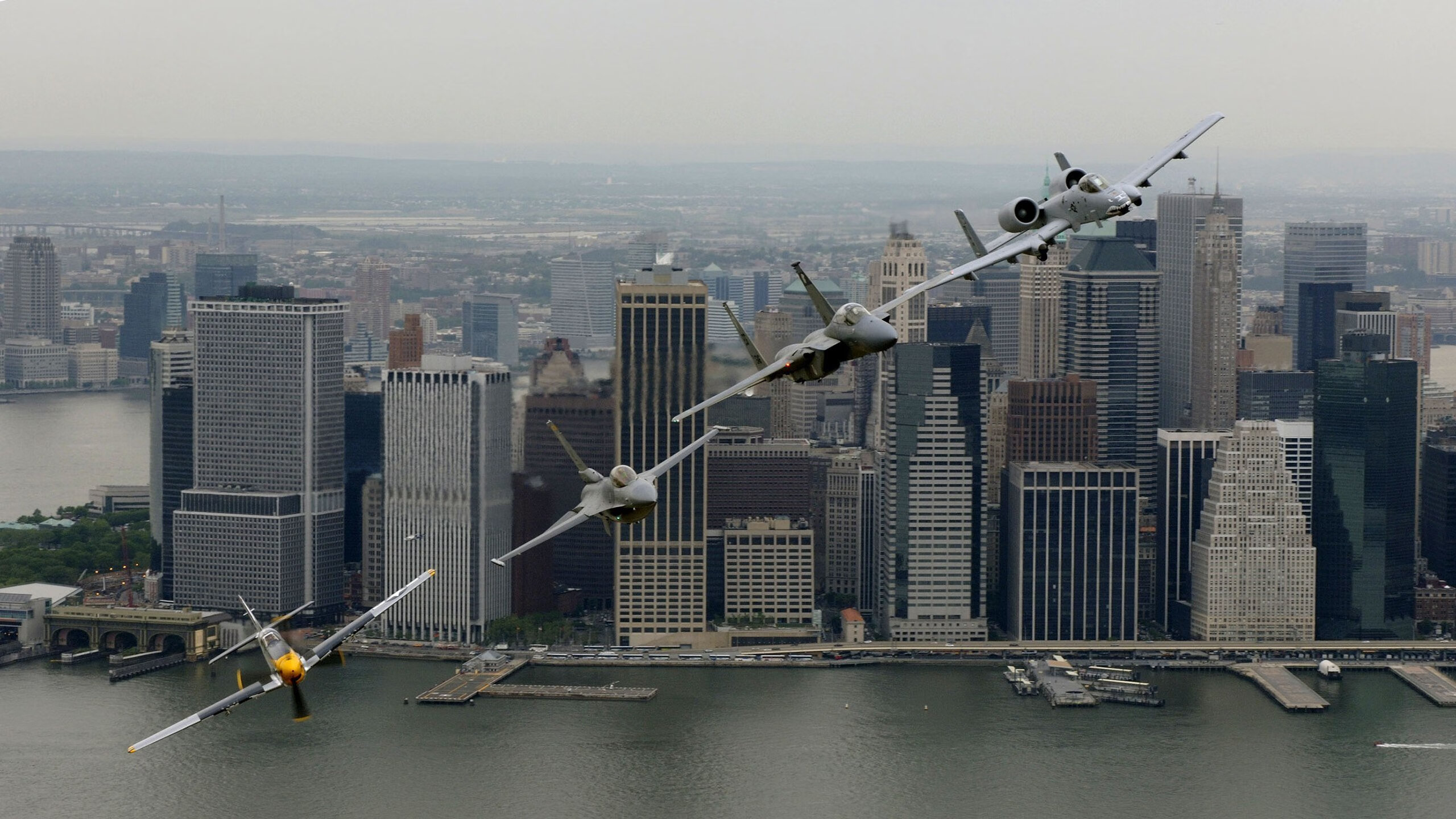 开云APP-油门与哨声，当F1揭幕战的轮胎焦香遇见智利压哨绝杀